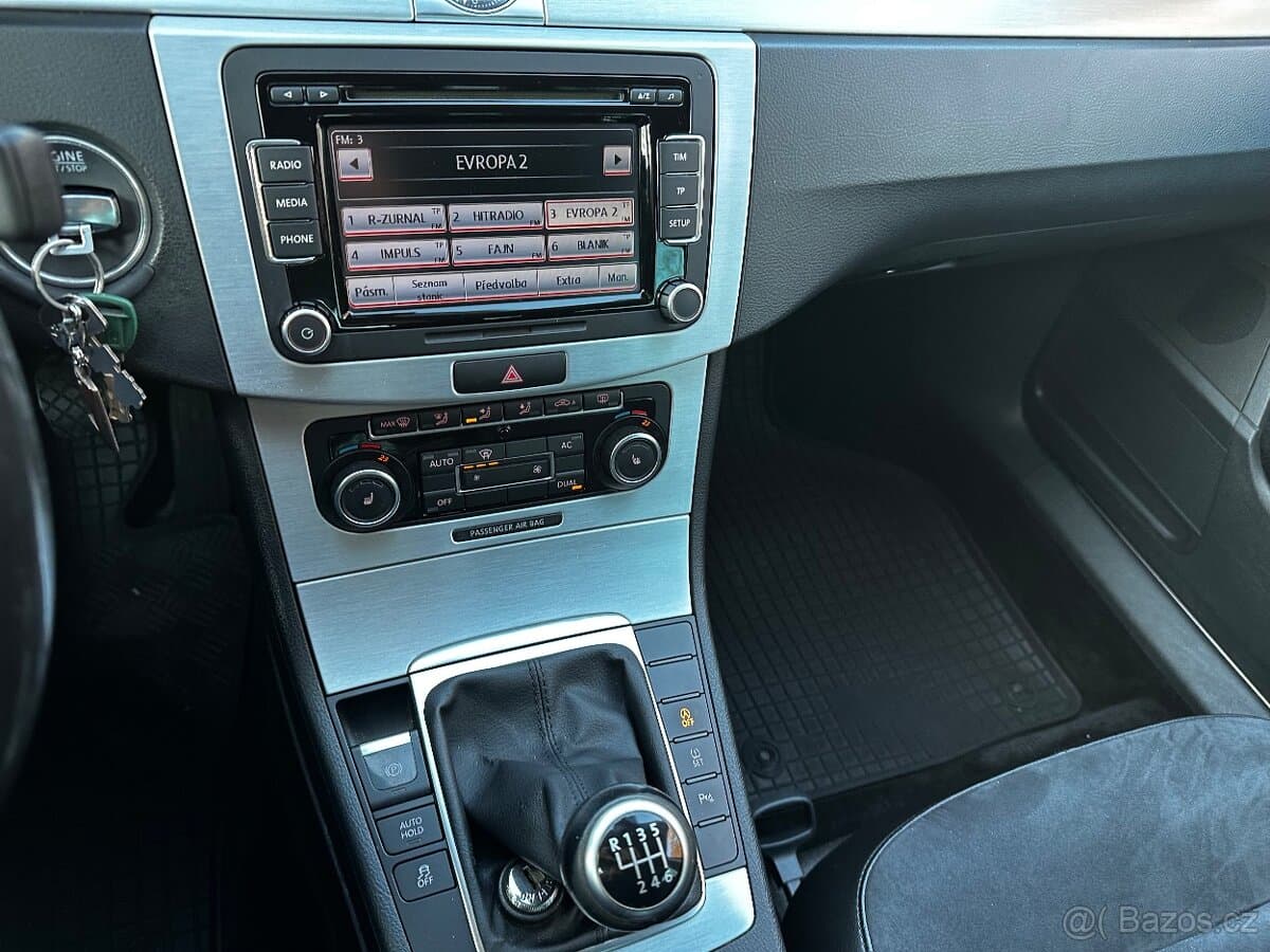 2011 Volkswagen PASSAT - 17