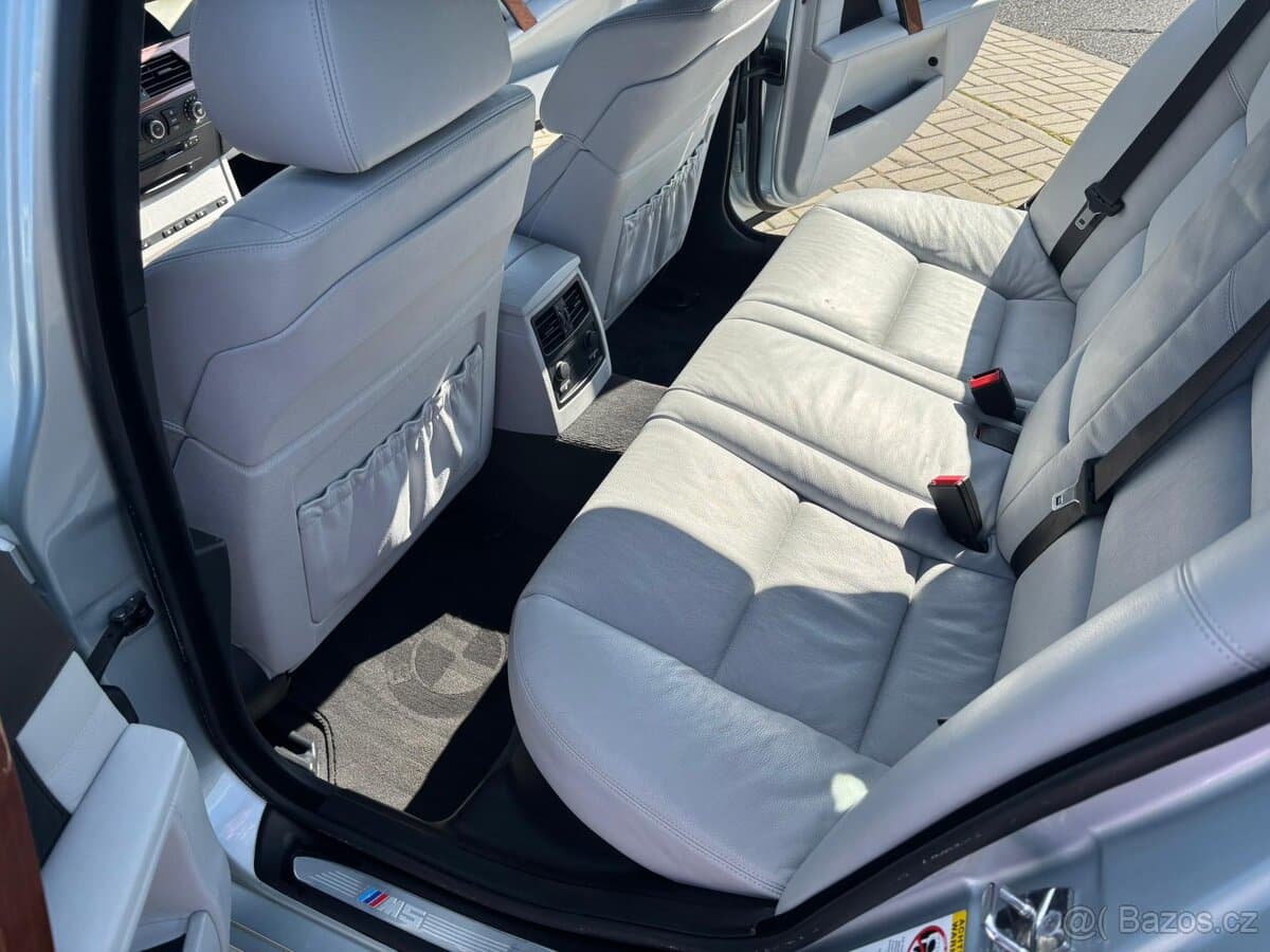 2005 BMW M5 - 17