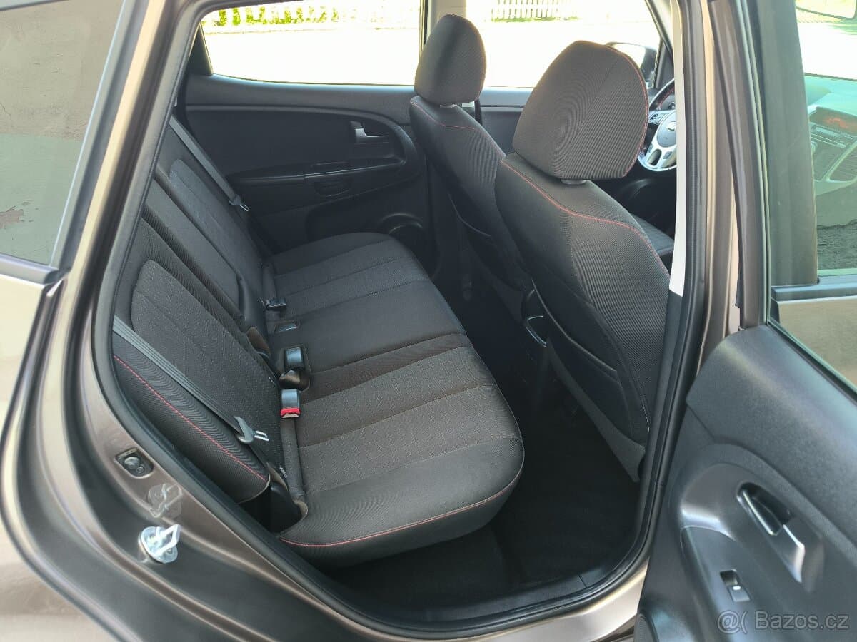 2017 Kia VENGA - 17