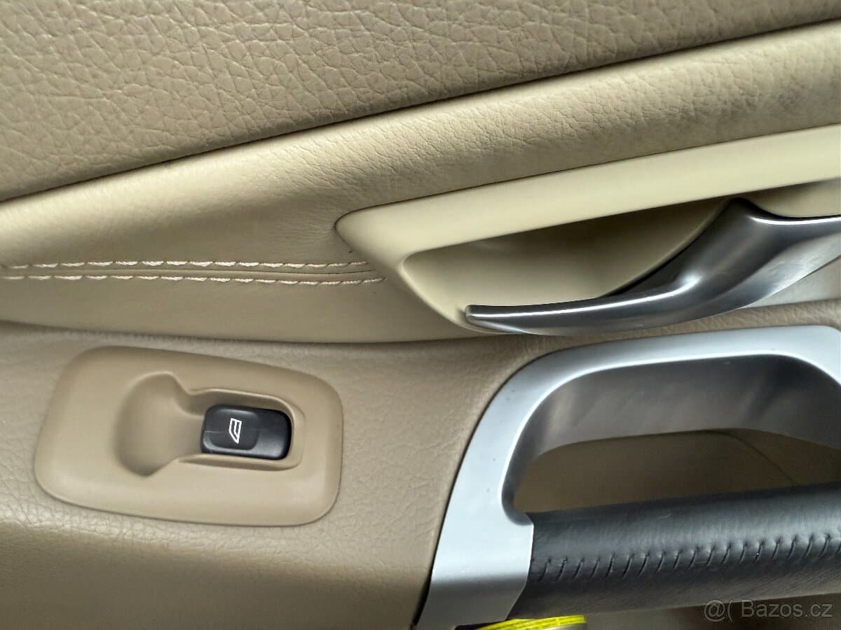 2011 Volvo XC90 - 17