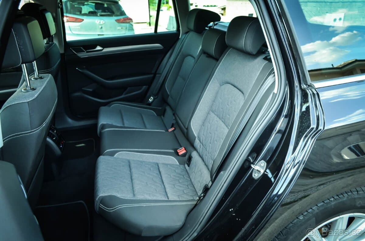 2023 Volkswagen PASSAT - 17