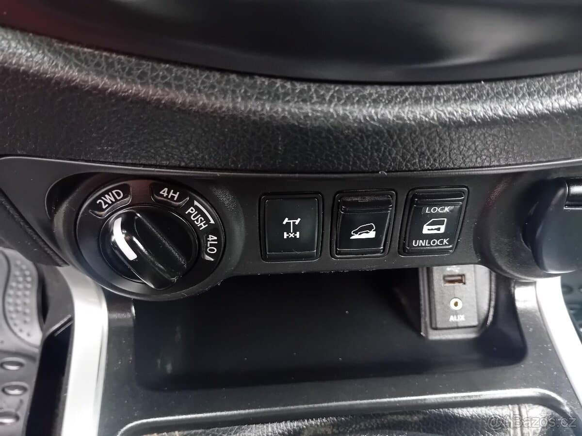 2017 Nissan NAVARA - 17