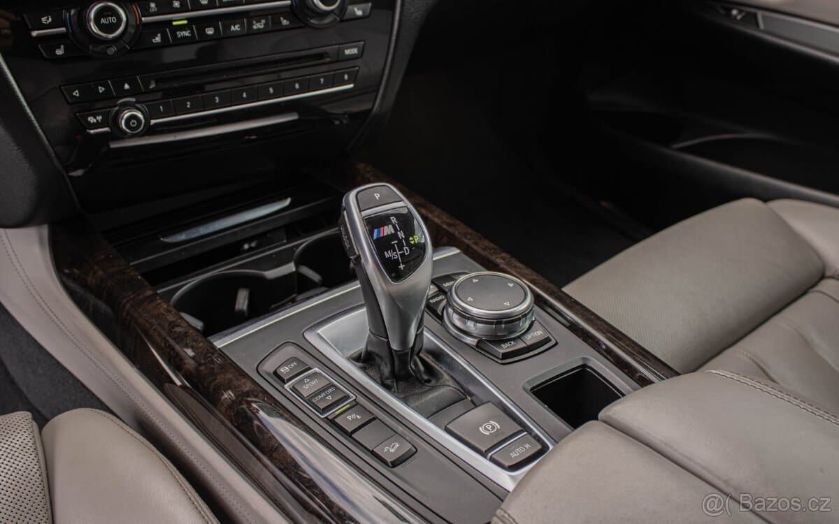 2016 BMW M5 - 17