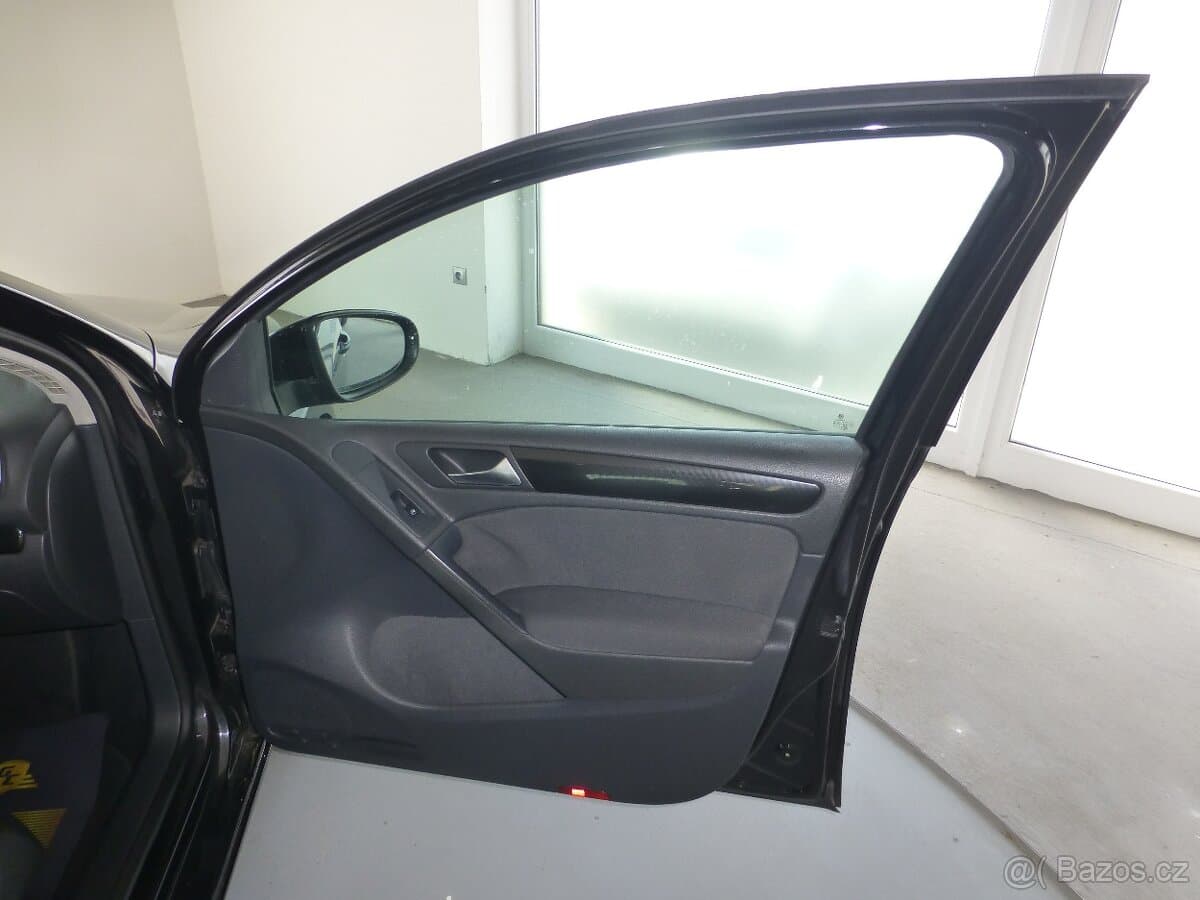 2011 Volkswagen GOLF - 17