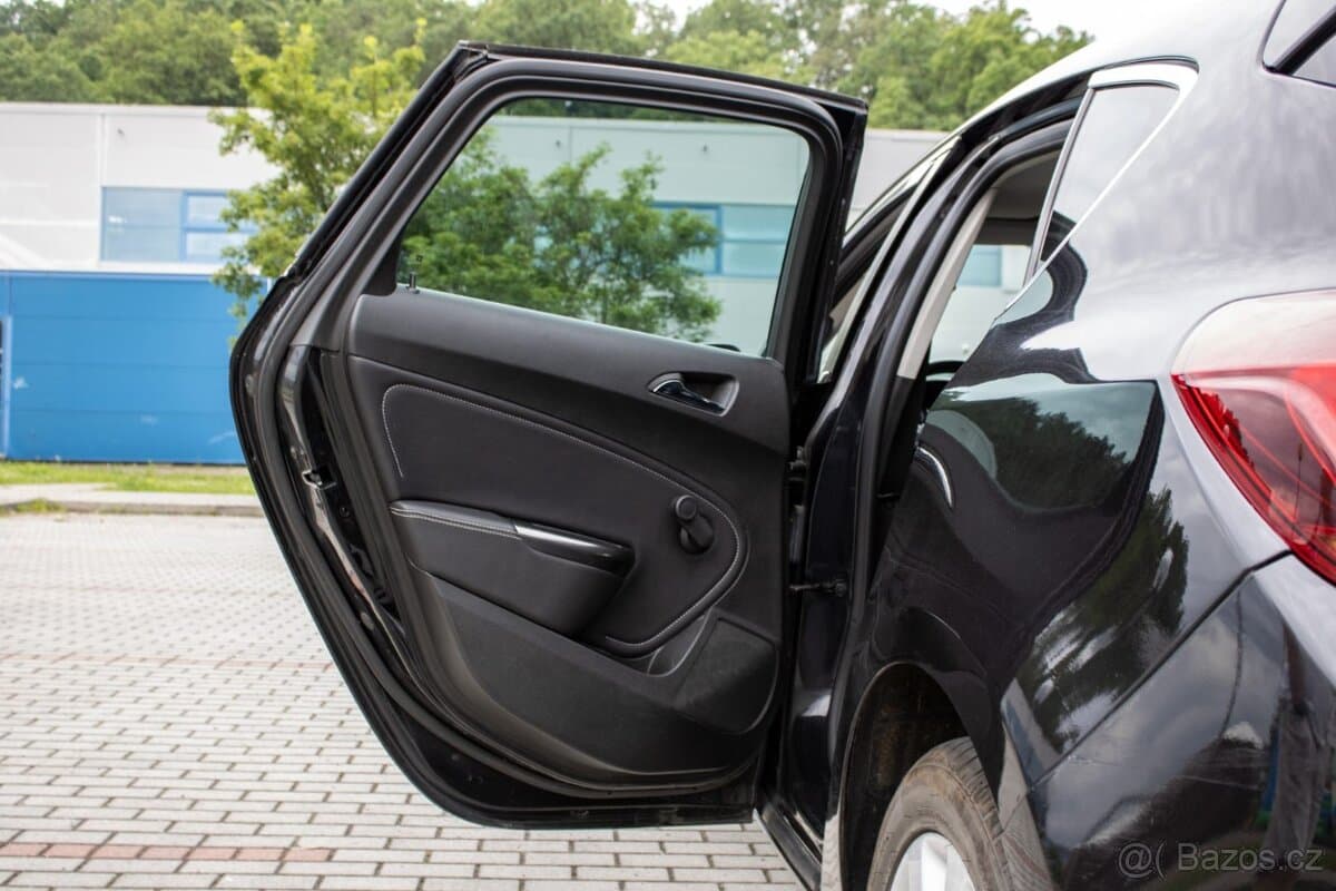 2011 Opel ASTRA - 17