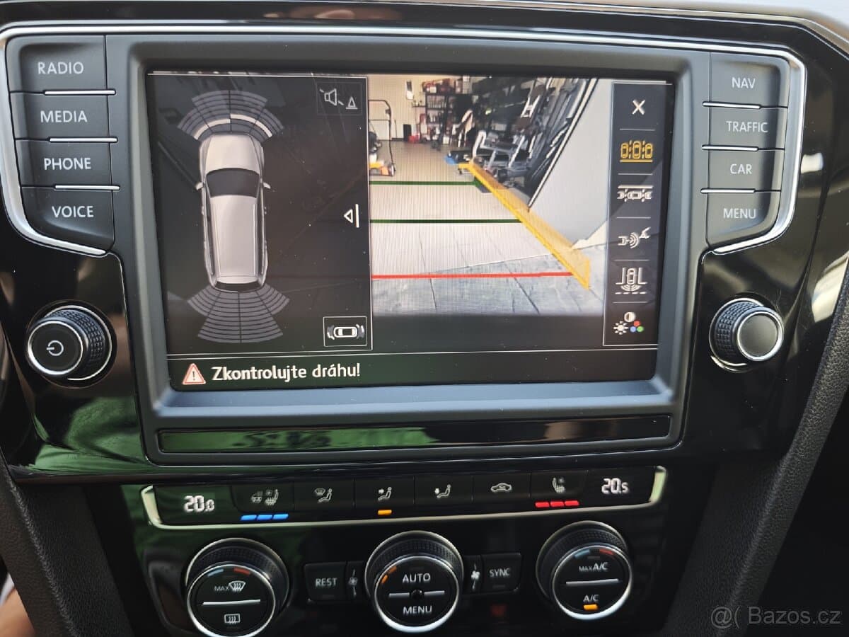 2015 Volkswagen PASSAT - 17