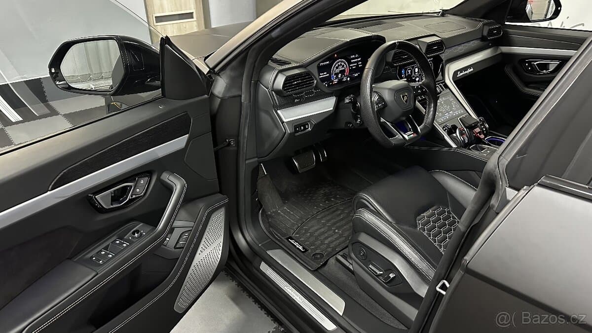 2020 Lamborghini URUS - 17