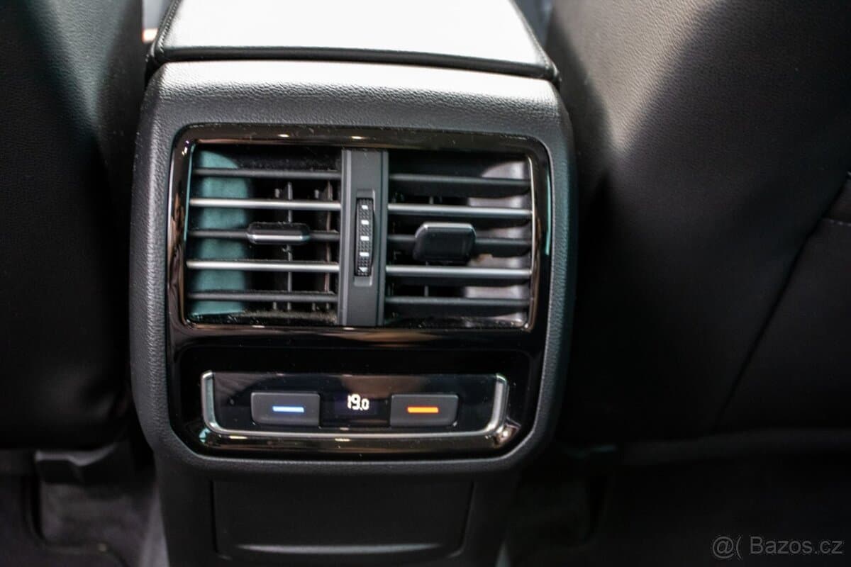 2016 Volkswagen PASSAT - 17