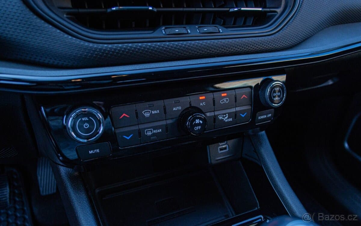 2023 Jeep COMPASS - 17