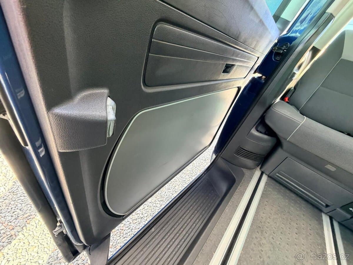 Volkswagen MULTIVAN - 17