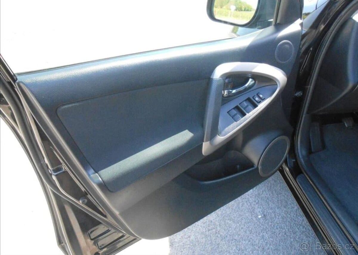 2007 Toyota RAV4 - 17