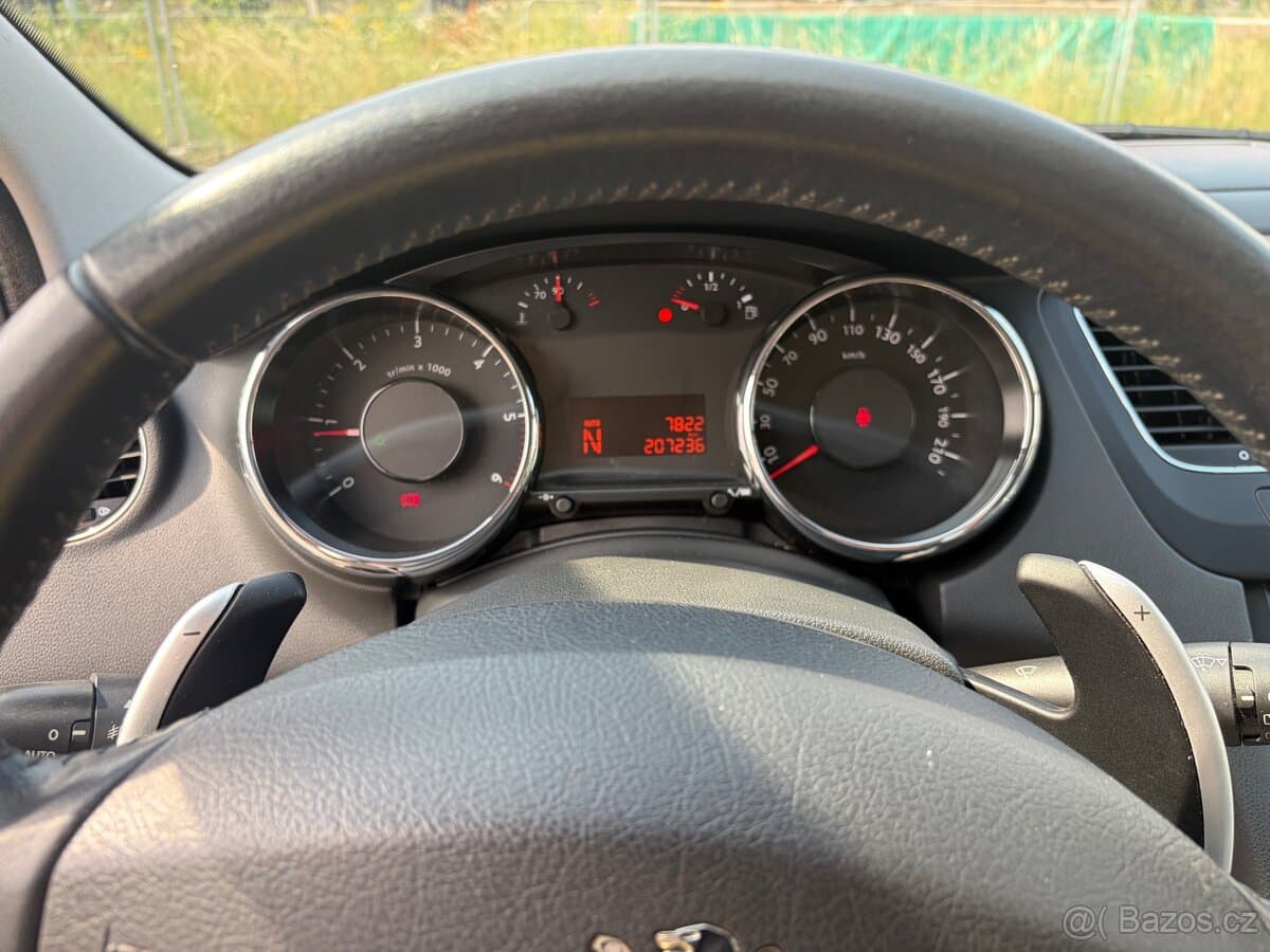 2012 Peugeot 5008 - 17