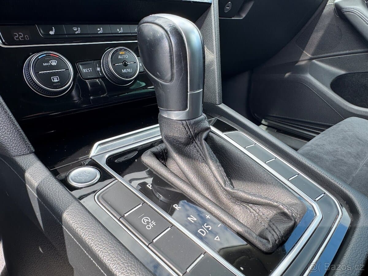 2018 Volkswagen PASSAT - 17