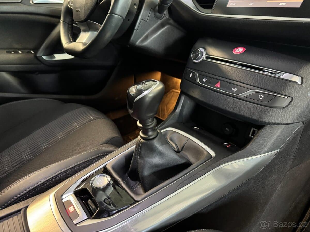 2019 Peugeot 308 - 17