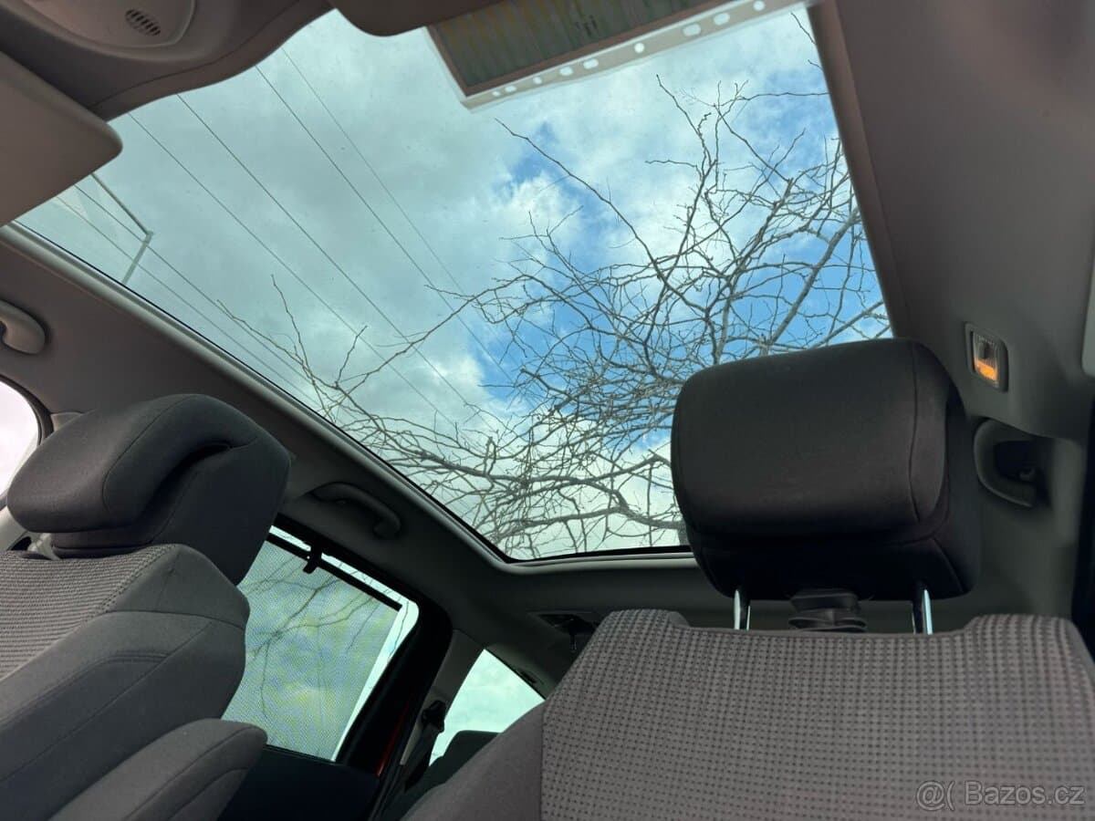 2012 Peugeot 5008 - 17