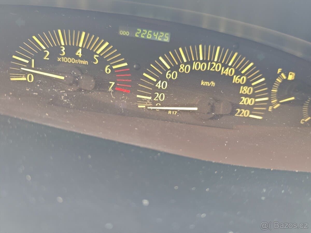 2004 Toyota PREVIA - 17