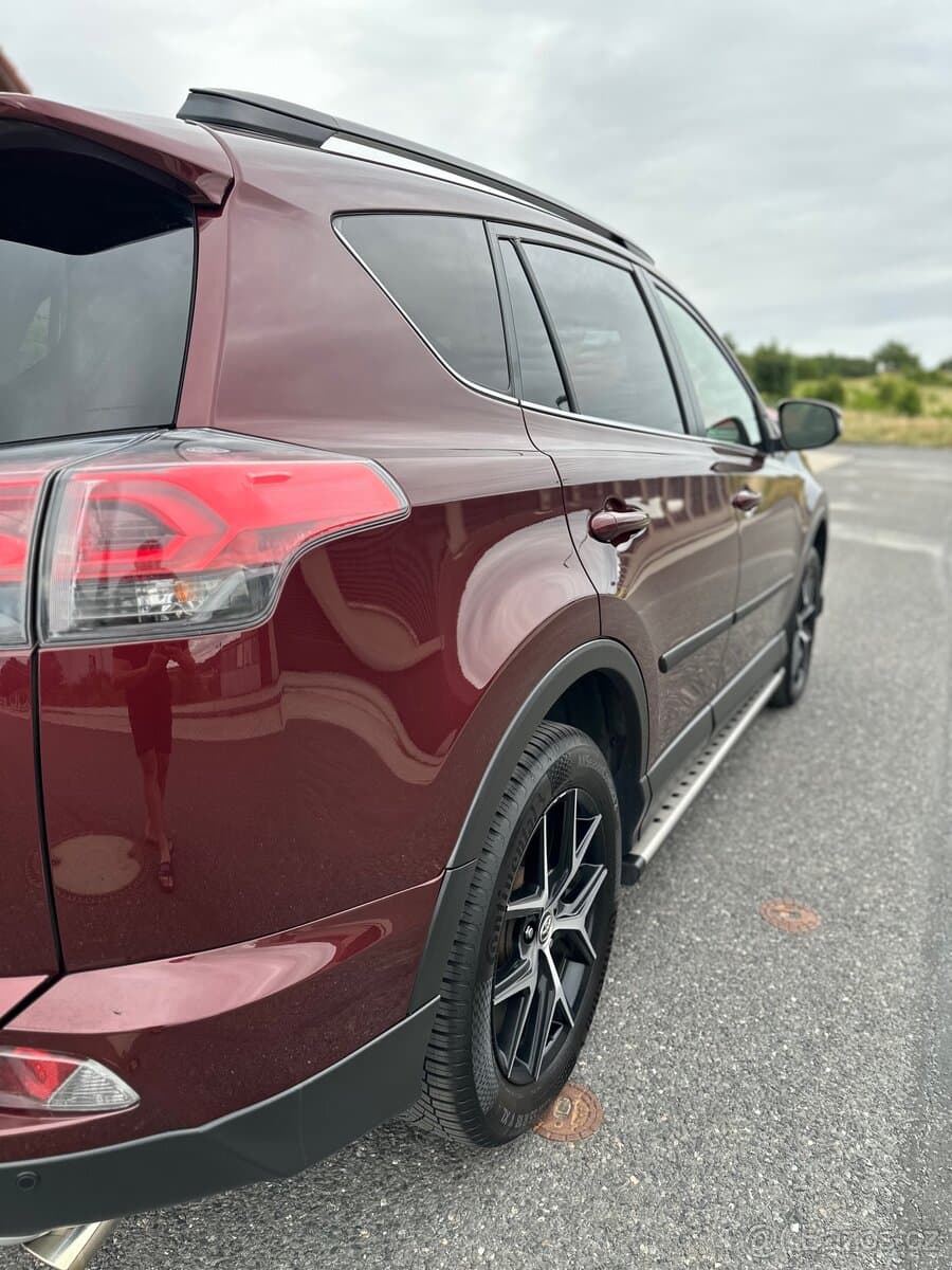 2017 Toyota RAV4 - 17