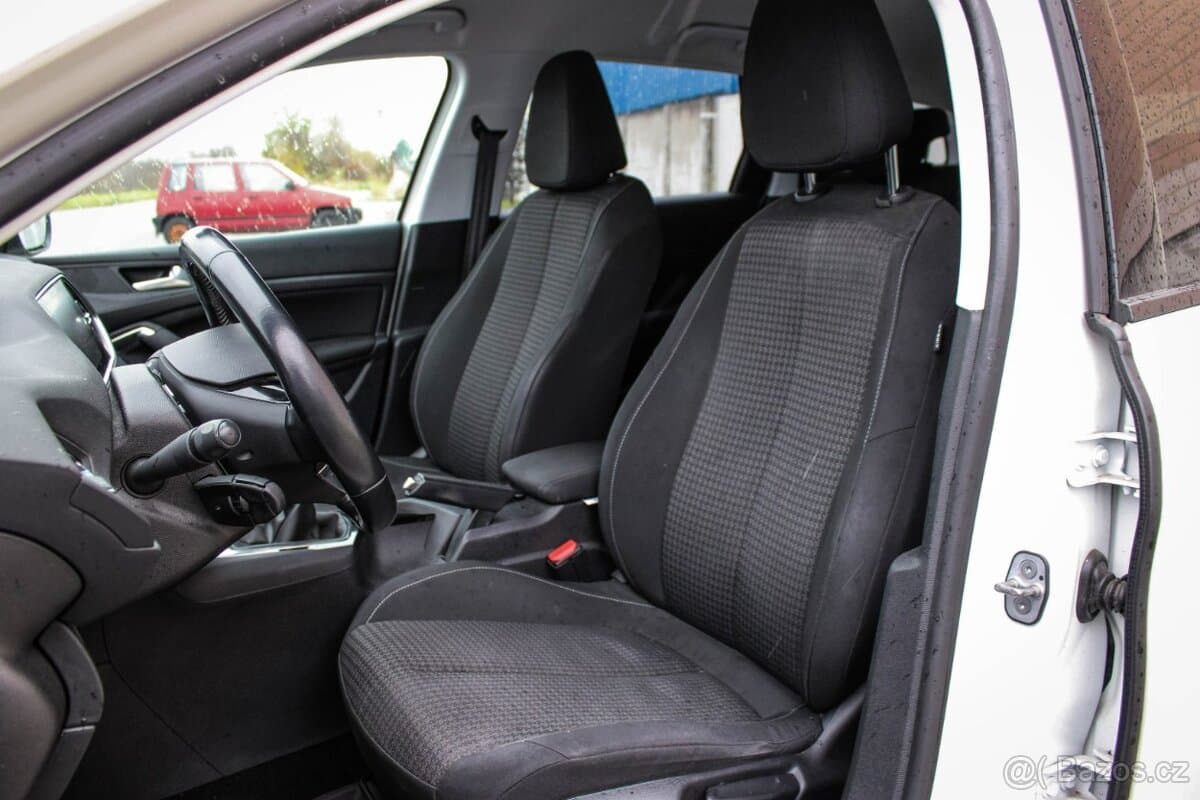 2018 Peugeot 308 - 17