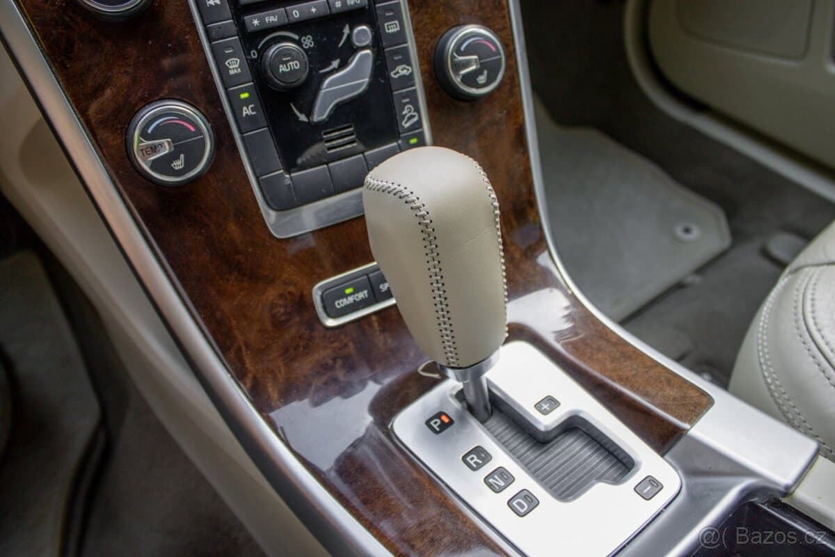 2011 Volvo XC60 - 17