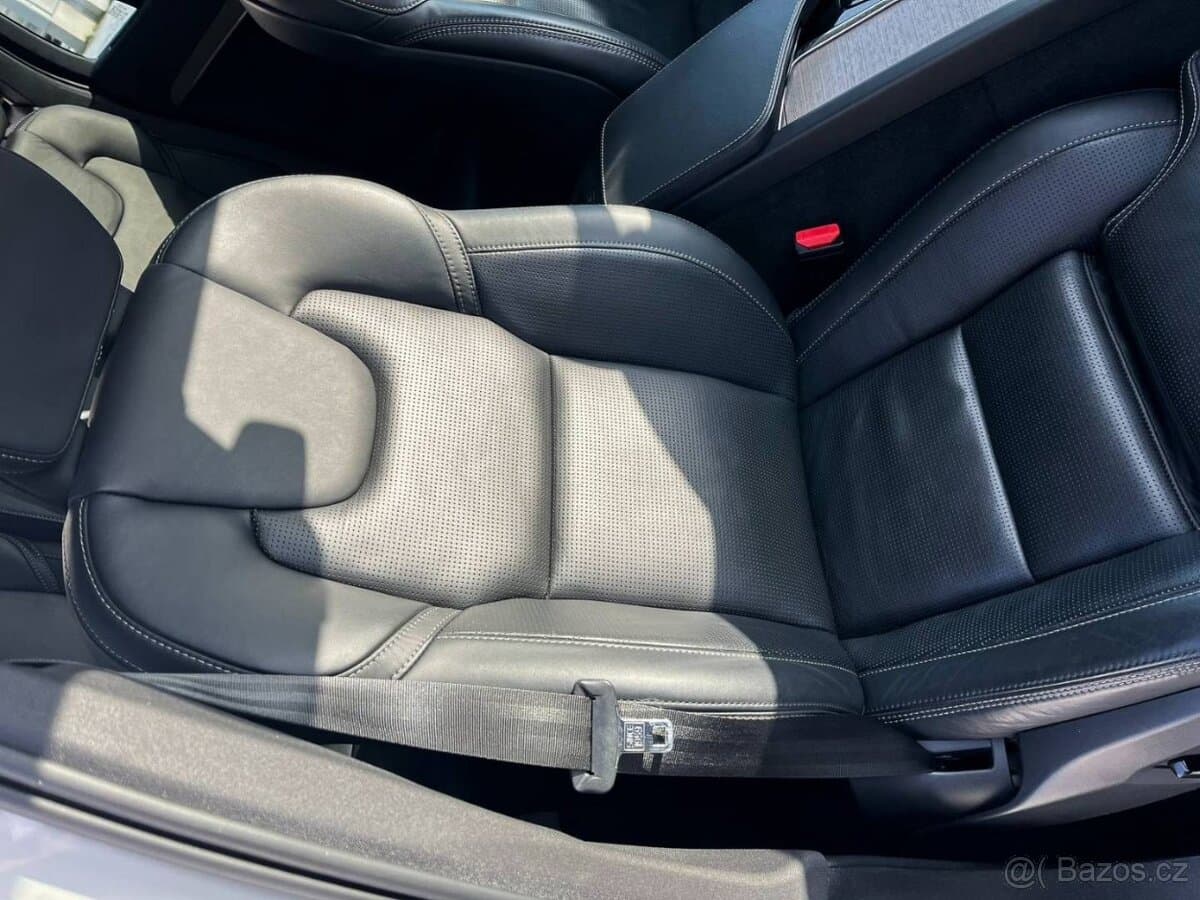 2022 Volvo XC90 - 17