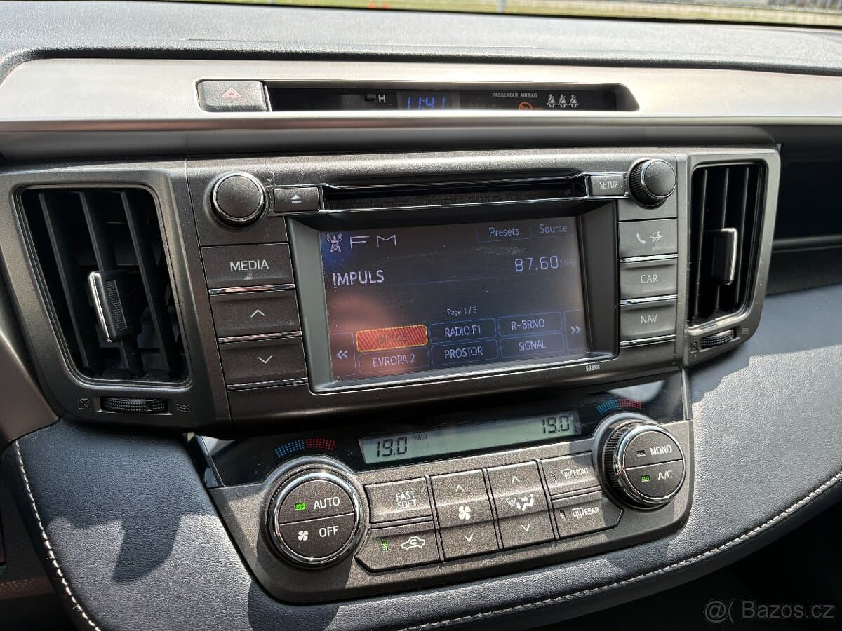 2013 Toyota RAV4 - 17