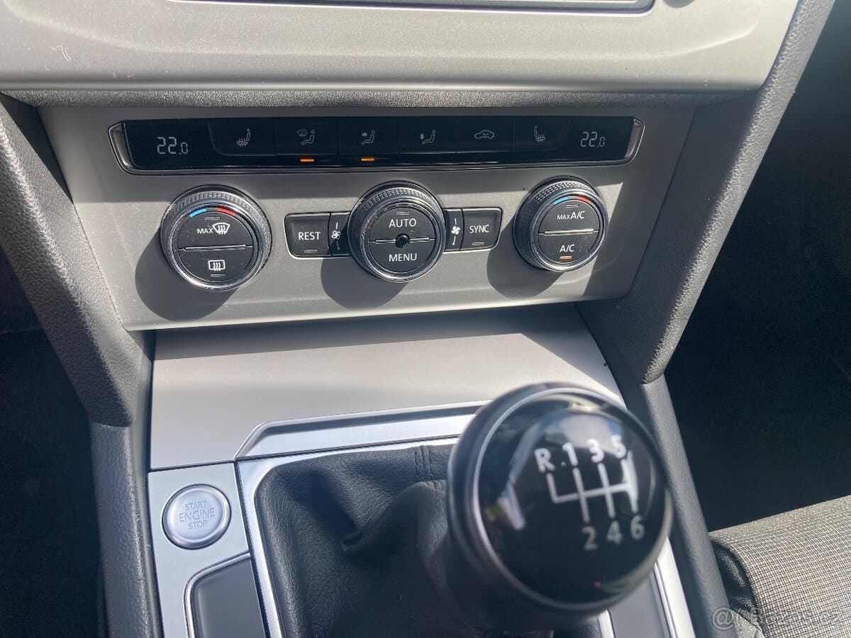 2015 Volkswagen PASSAT - 17