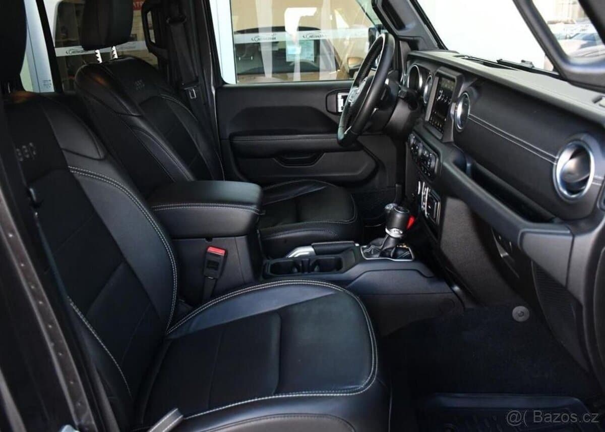 2019 Jeep WRANGLER - 17