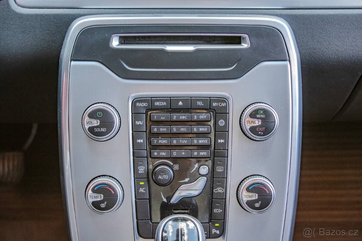 2016 Volvo V70 - 17