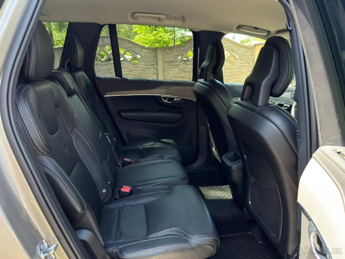 2021 Volvo XC90 - 17