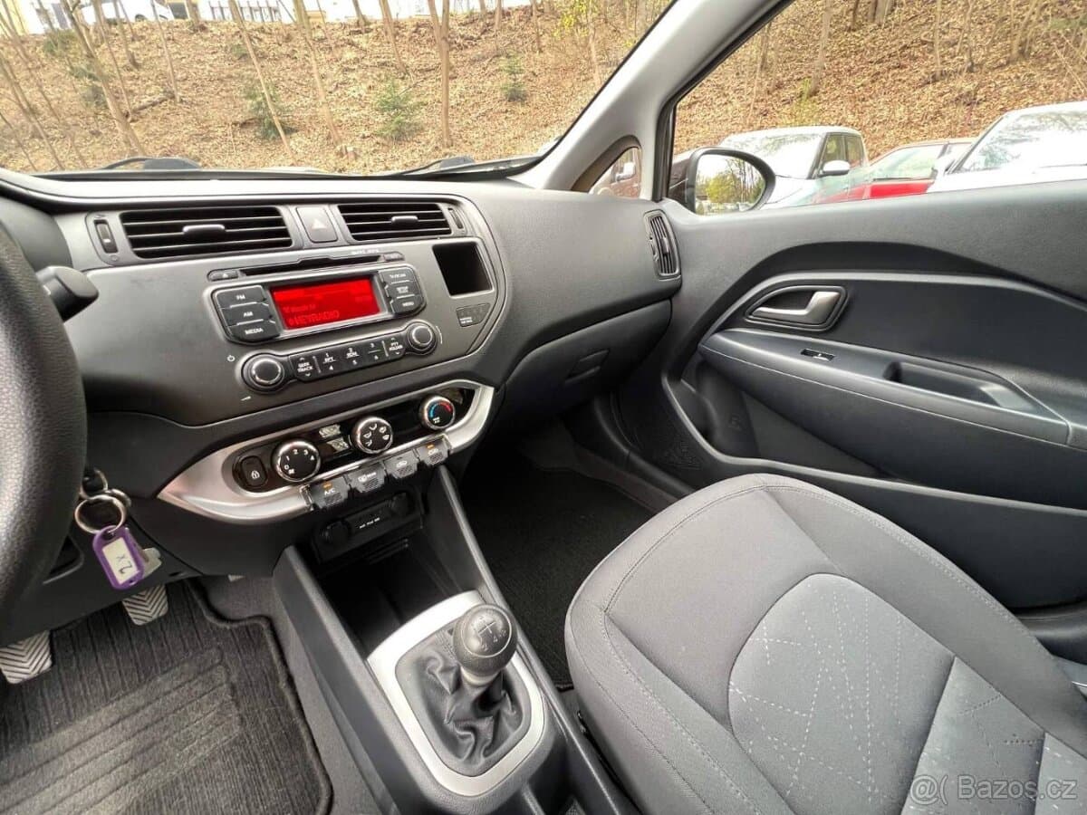 2011 Kia RIO - 17