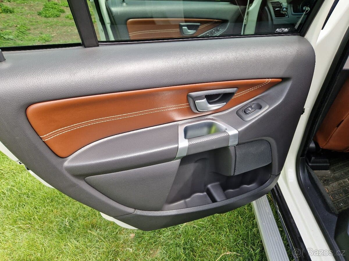 2010 Volvo XC90 - 17
