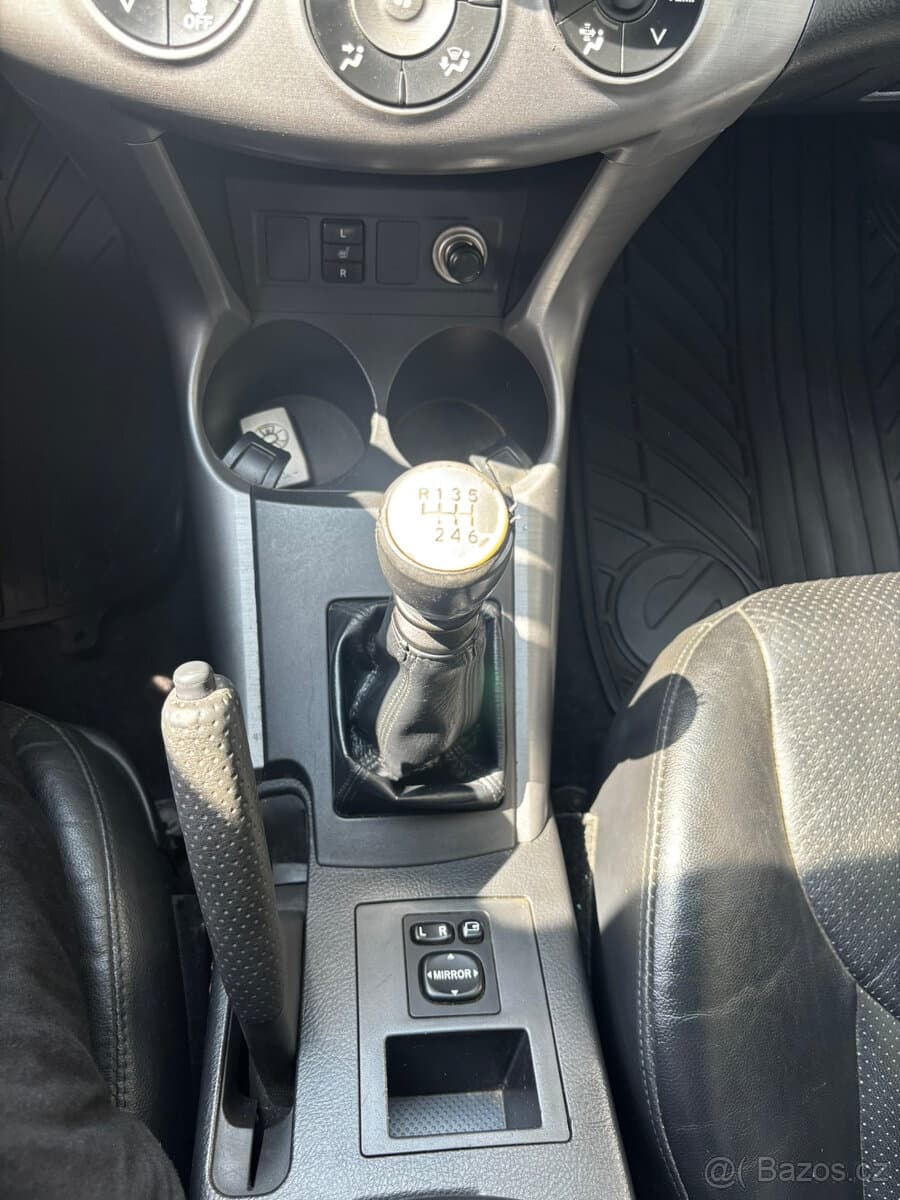 2006 Toyota RAV4 - 17