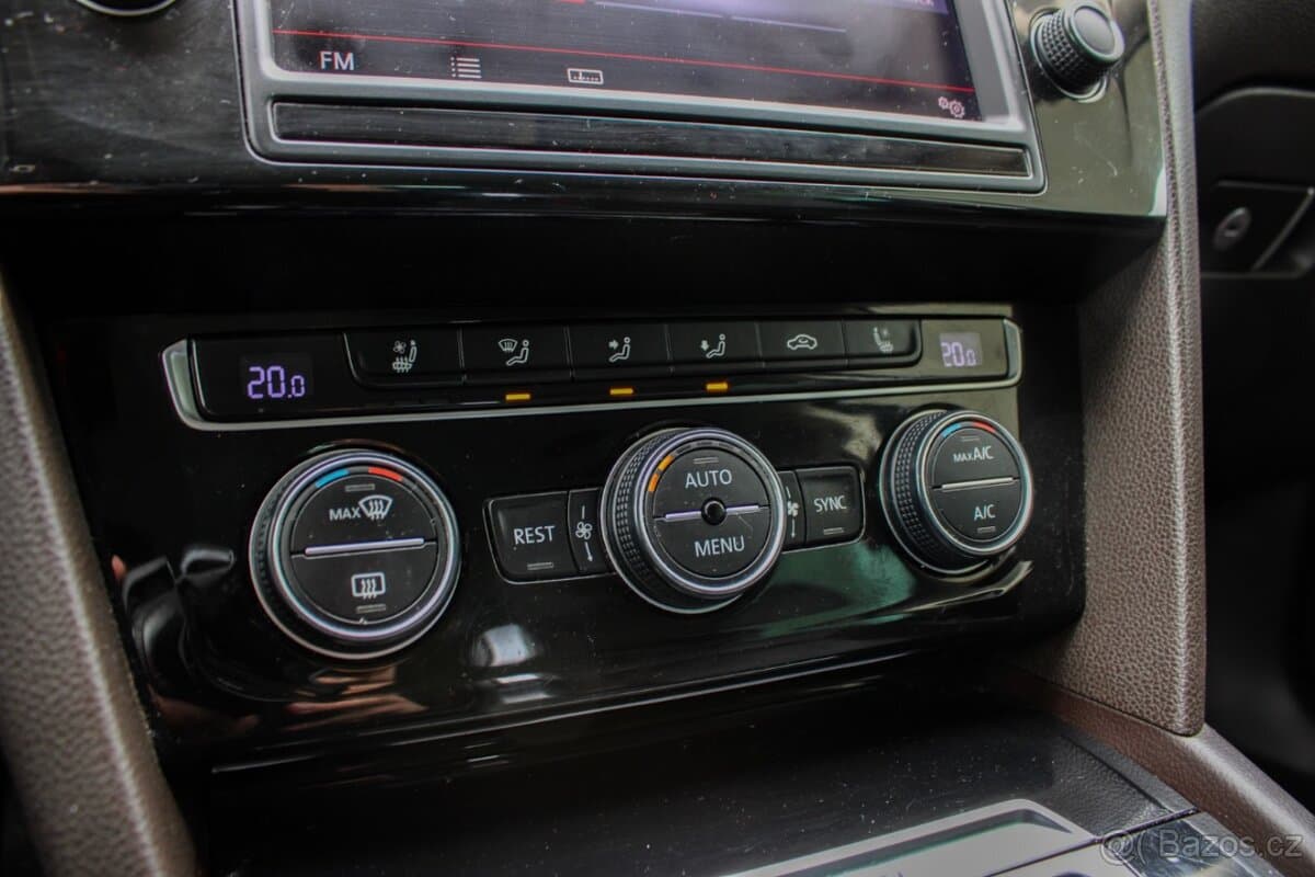 2016 Volkswagen PASSAT - 17