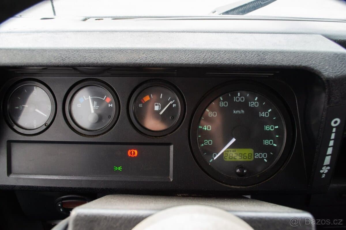 2002 Land Rover DEFENDER - 17