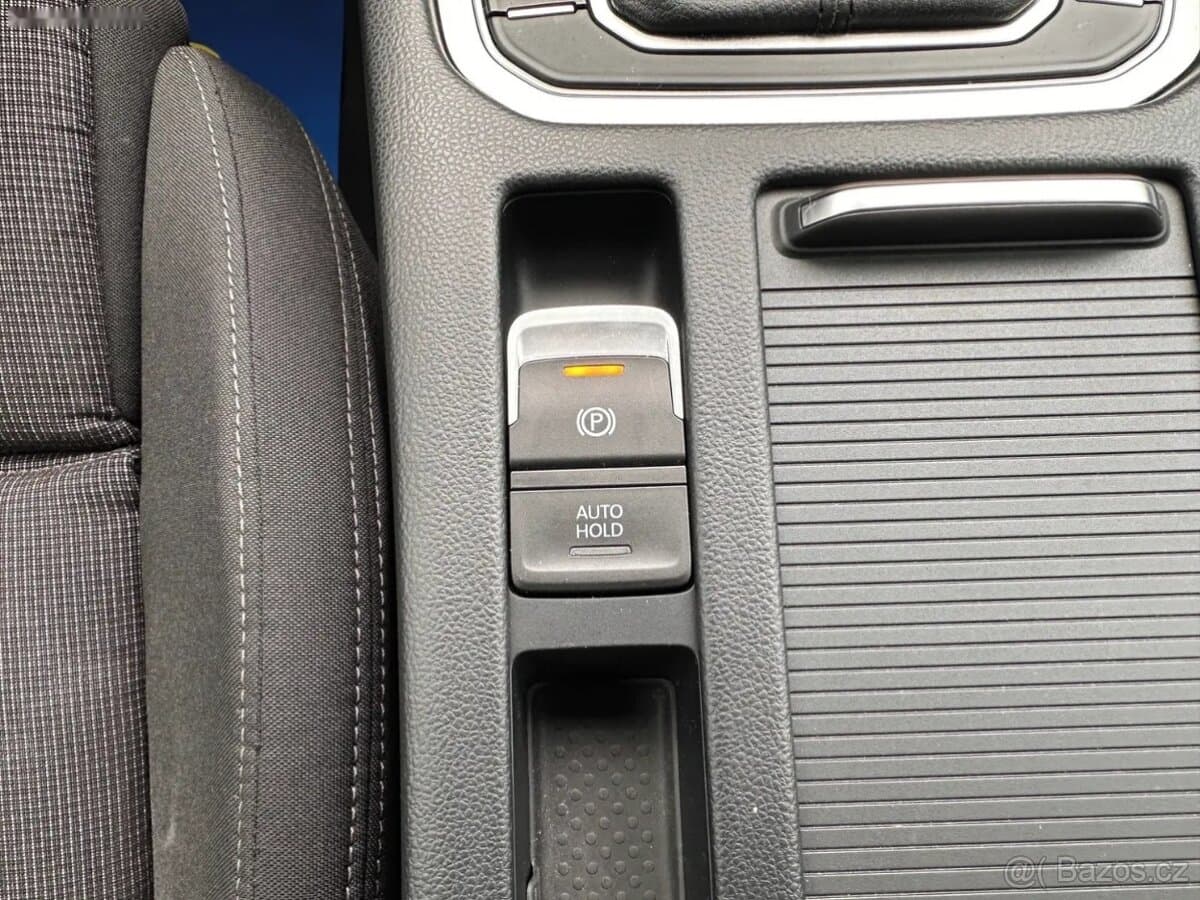 2015 Volkswagen PASSAT - 17