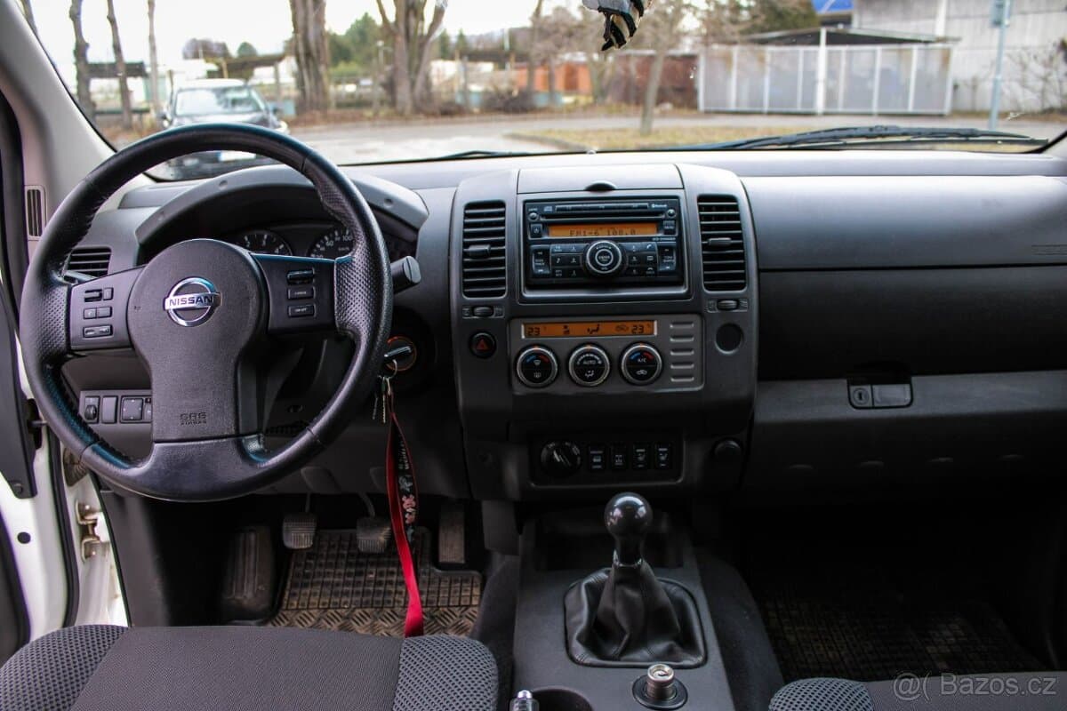 2009 Nissan NAVARA - 17
