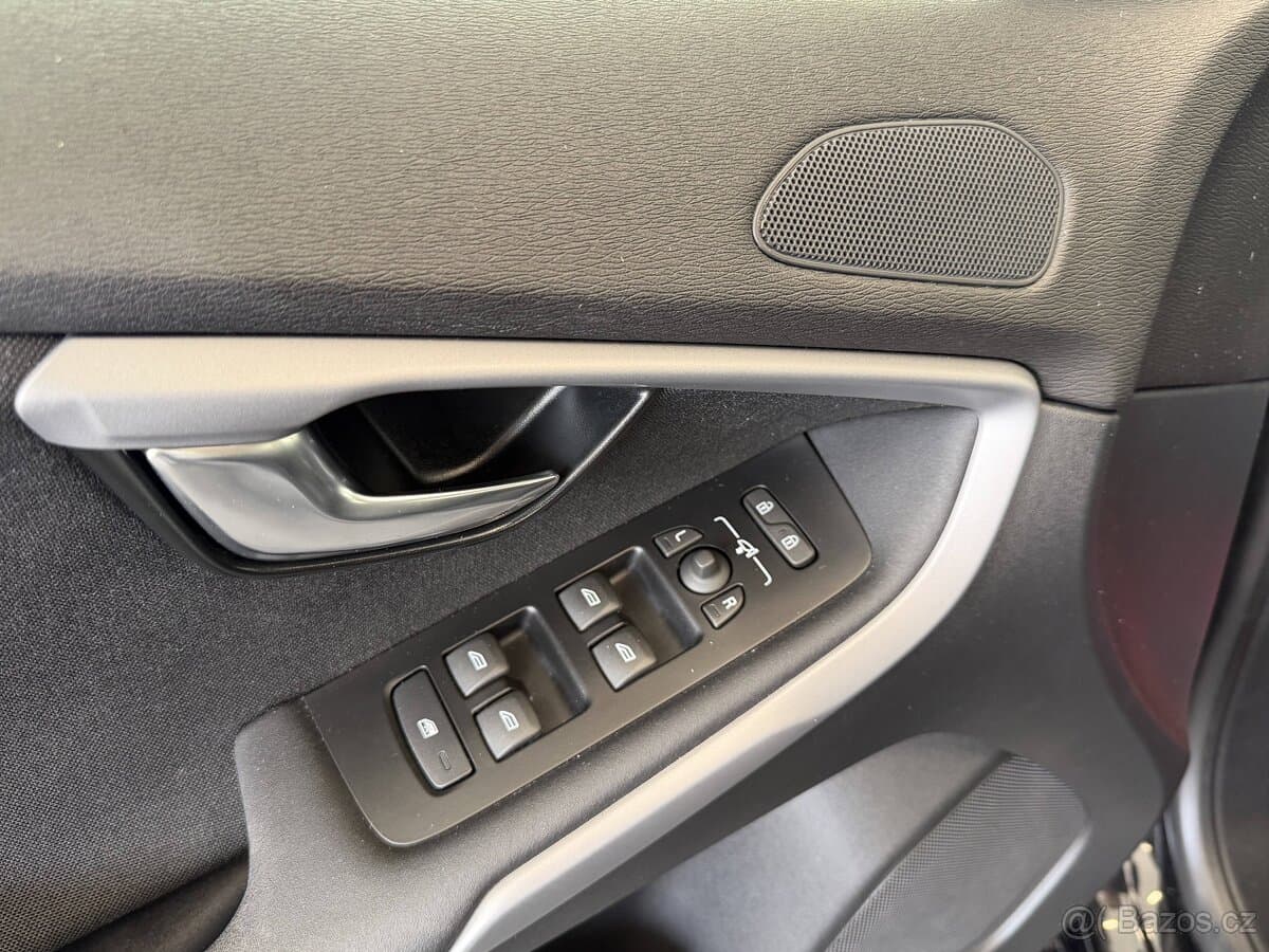 2019 Volvo V40 - 17