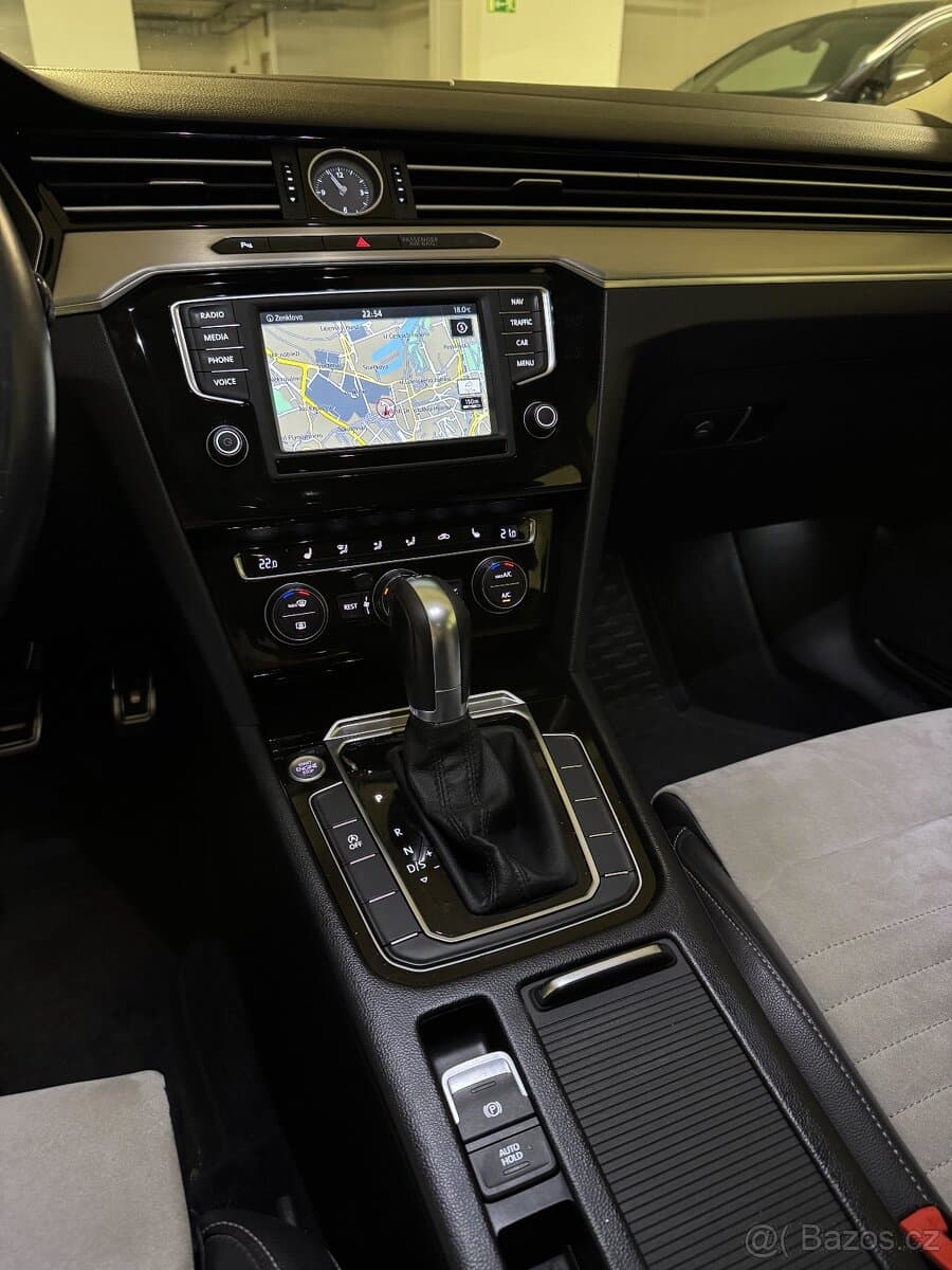 2016 Volkswagen PASSAT - 17