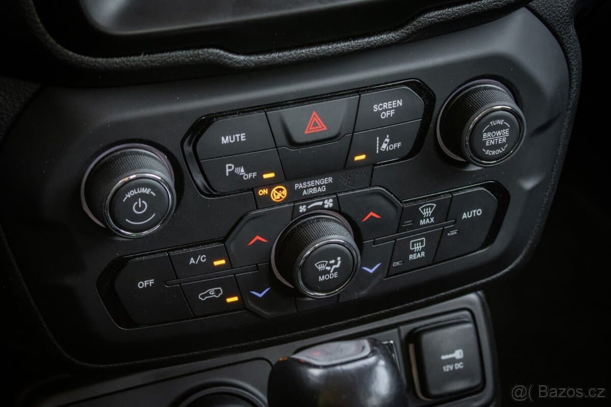 2018 Jeep RENEGADE - 17