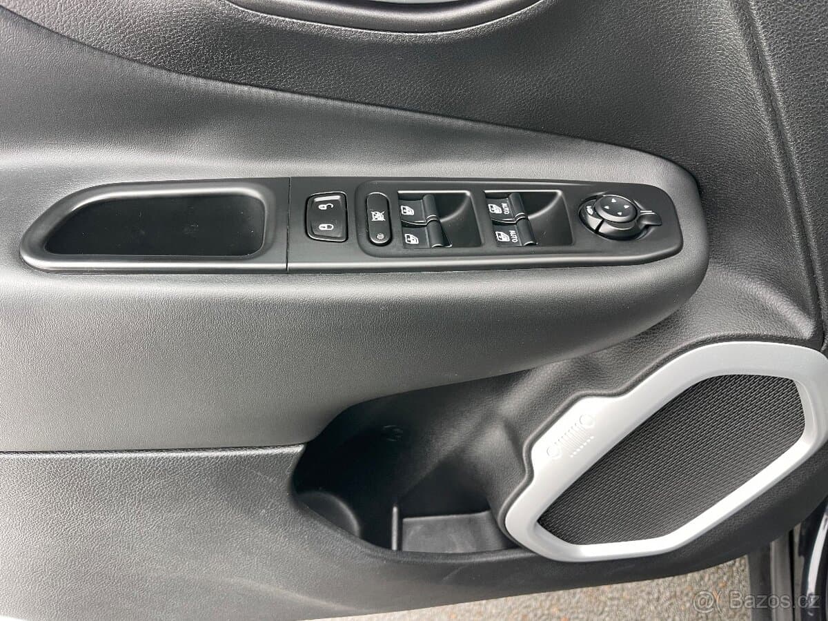 2015 Jeep RENEGADE - 17