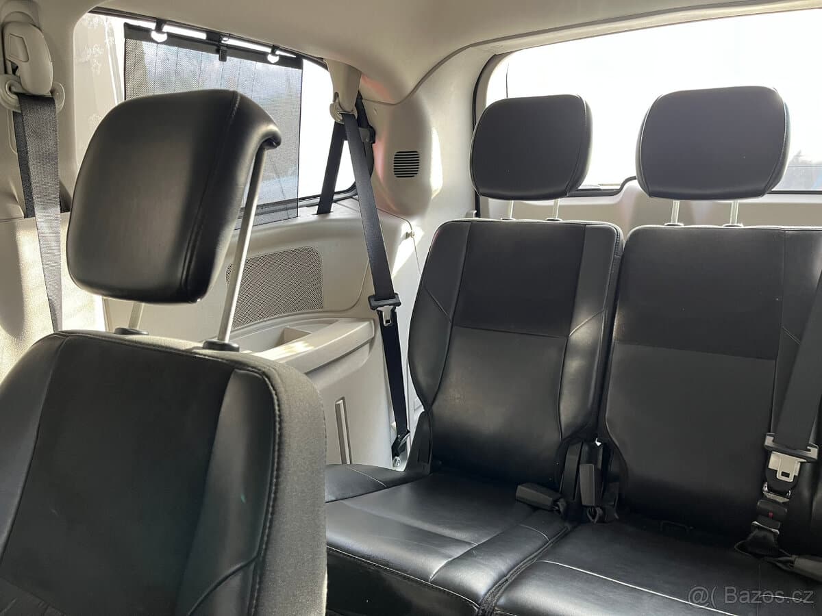 2011 Chrysler VOYAGER - 17