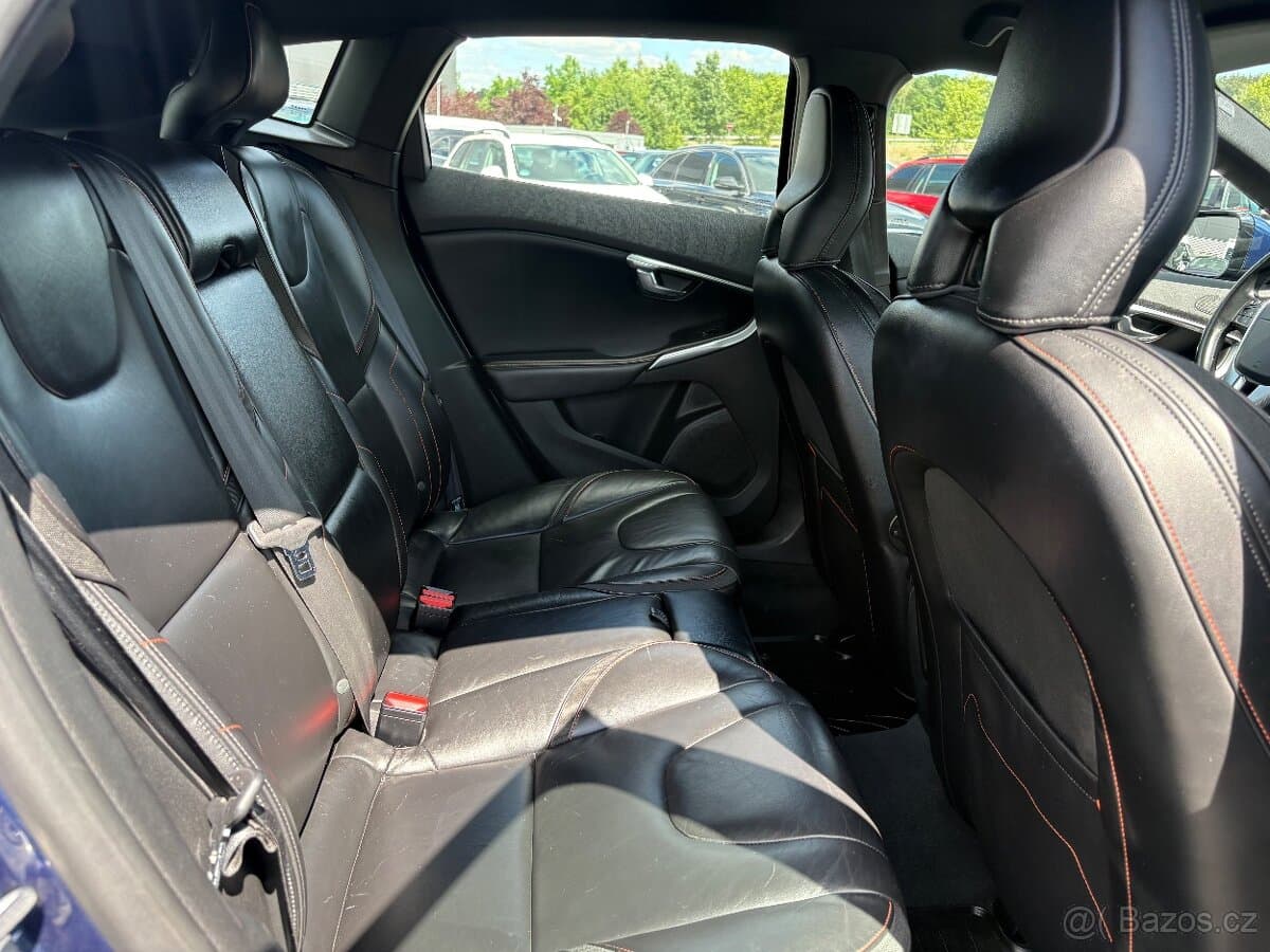 2016 Volvo V40 - 17