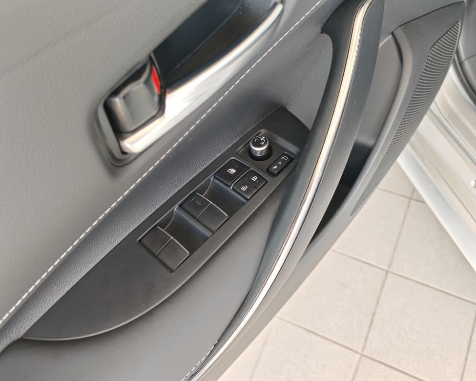 2023 Toyota COROLLA - 18