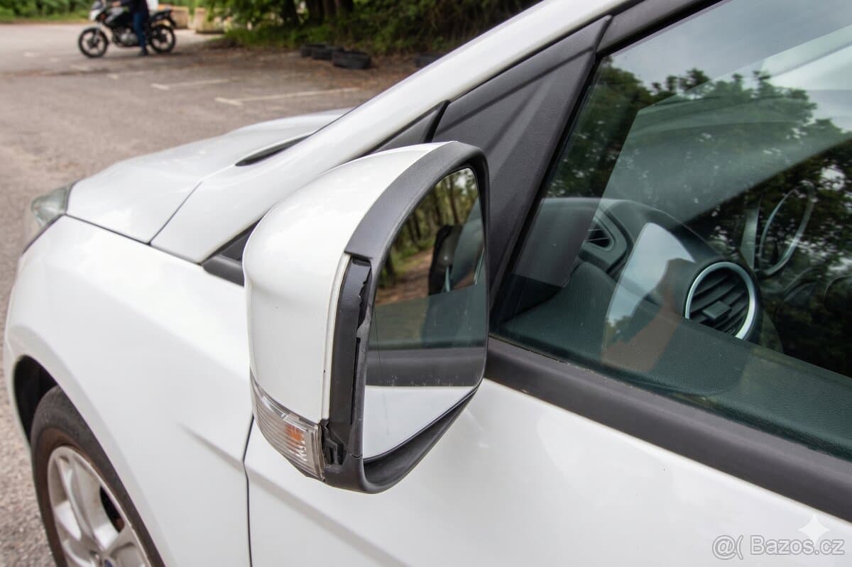 2010 Ford FOCUS - 18