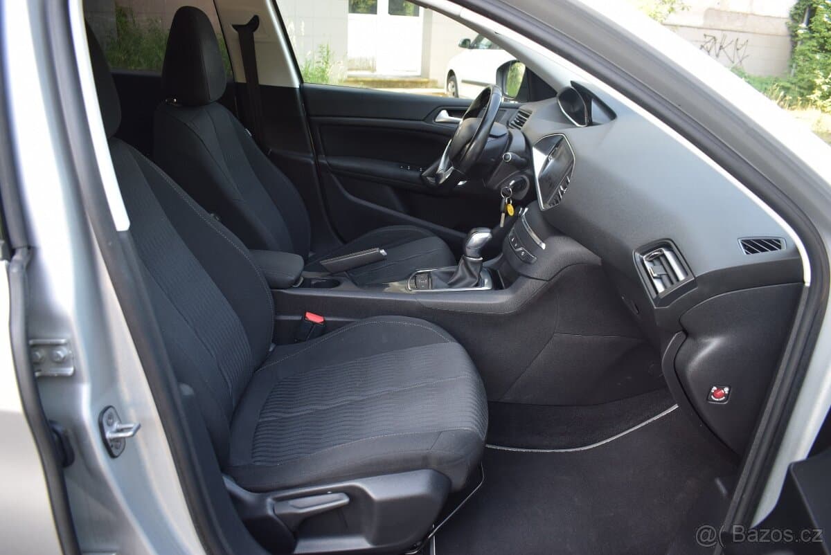 2015 Peugeot 308 - 18