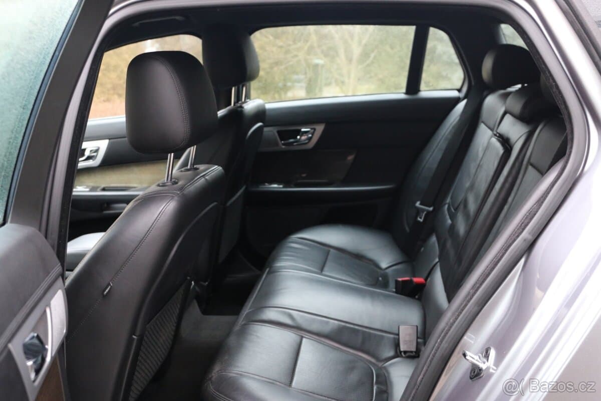 2012 Jaguar XF - 18