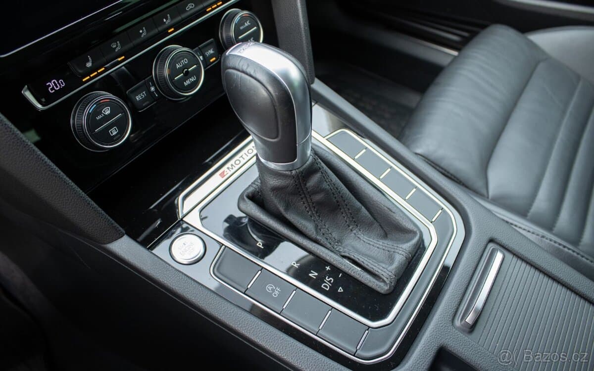 2018 Volkswagen PASSAT - 18