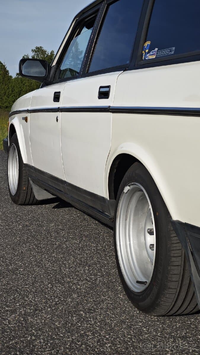 1991 Volvo 240 - 18