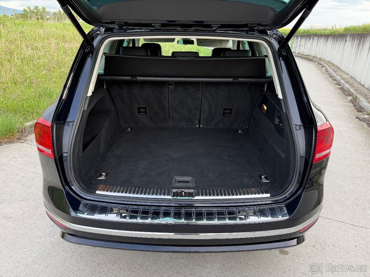 2015 Volkswagen TOUAREG - 18