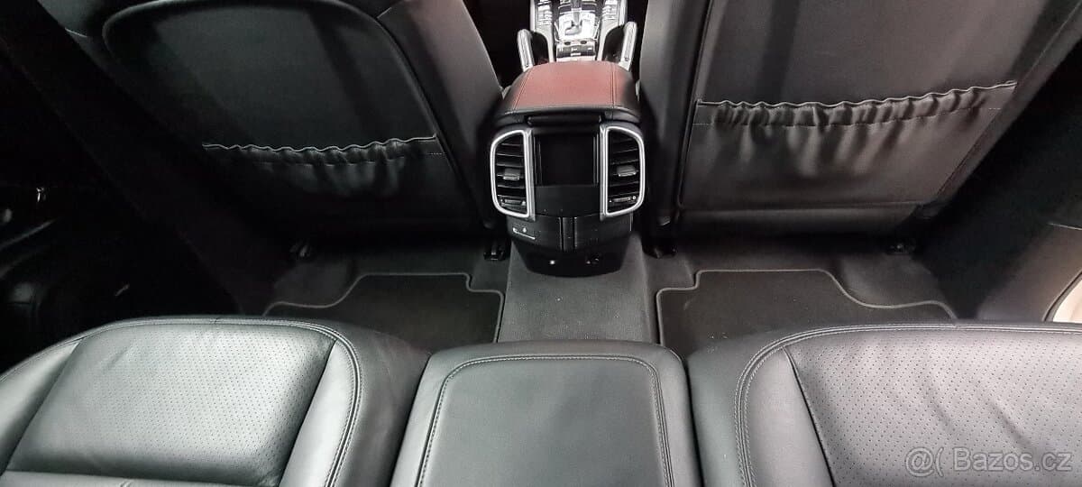 2011 Porsche CAYENNE - 18